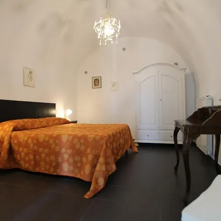Castello 20 Монтескудайо